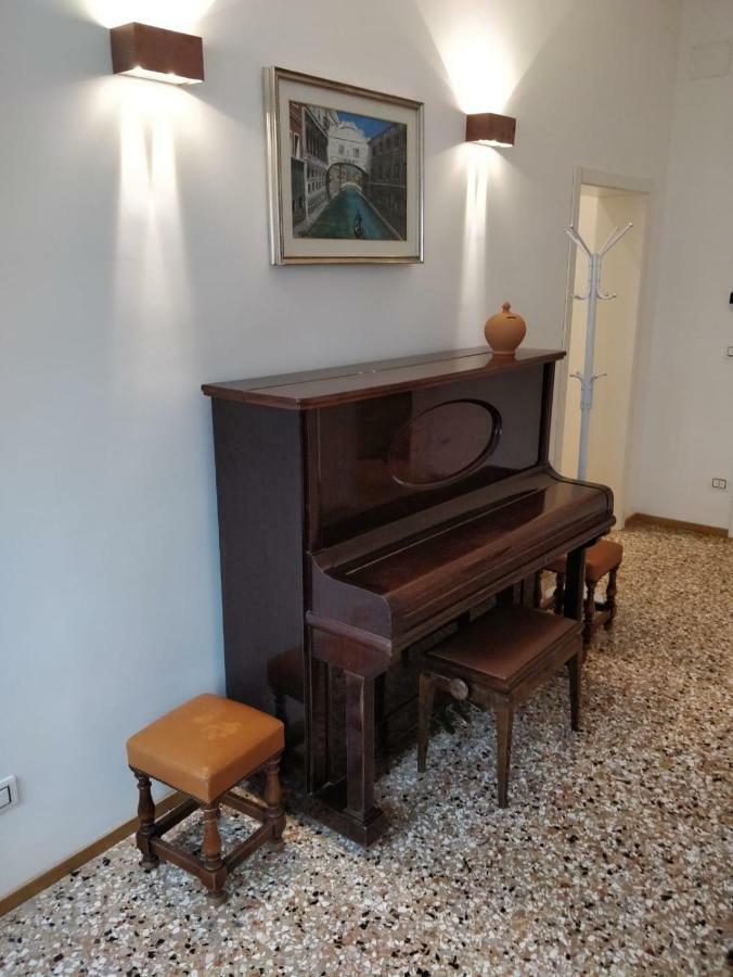 Residenza Pomponi Deluxe Apartment Venice Exterior photo